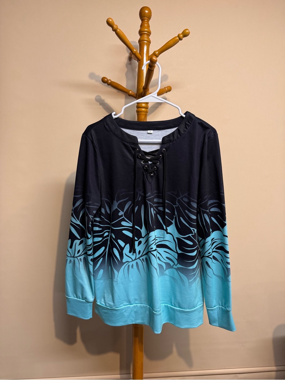 Women’s Black to Aqua Ombre Lace-Up Pullover Top Size Small